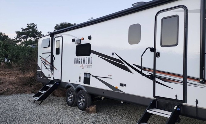 Temecula House | Canyon views surrounding you, you’ll feel a sense of peace and quiet in this RV