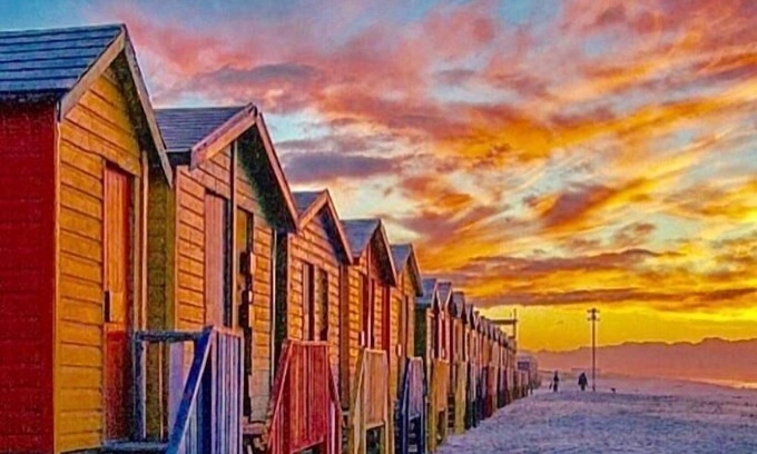 Muizenberg Hotel | Cape Capsules