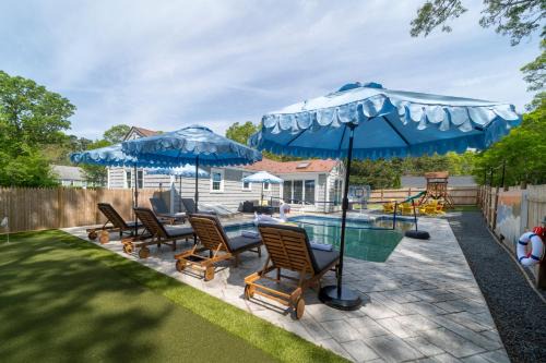 Northwest Harwich House | Cape Cod heated Pool, Putting Green, Speak Easy, Game room,