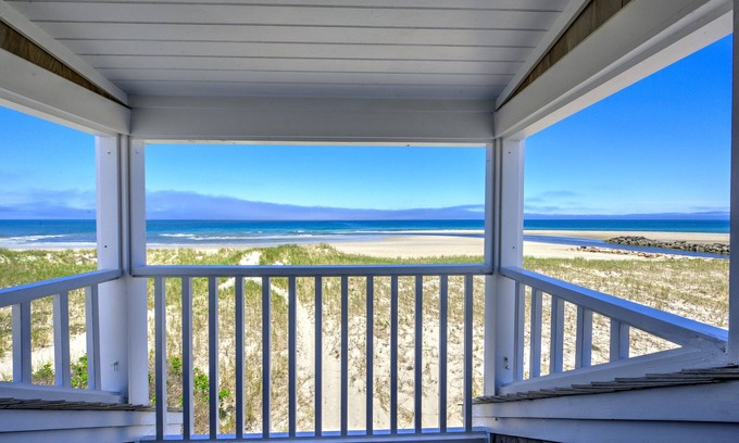 East Sandwich Cottage | Cape Cod Oceanfront Retreat—Bay & Creek Views
