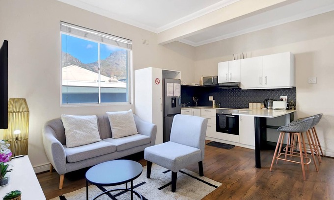 Cape Town City Centre Apartment | Cape Comfort - Central and Modern