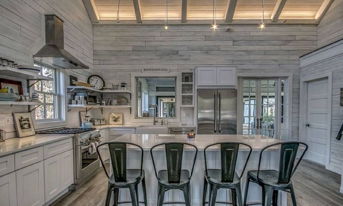 West Cape May House | Cape May Cottage in The Woods with Great Floor Plan - 3 en-suite bedrooms +Loft