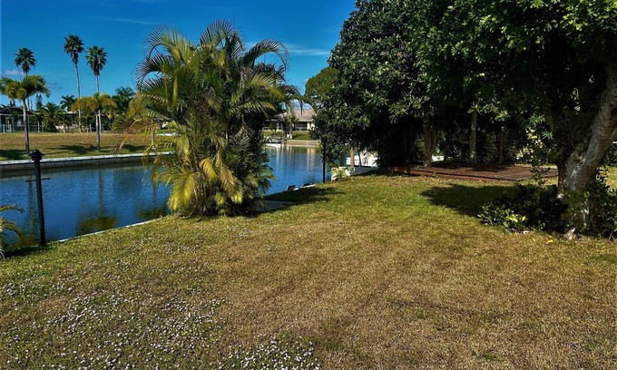 Fort Myers House | Cape Oasis 3/2 Remodeled pool home with spa