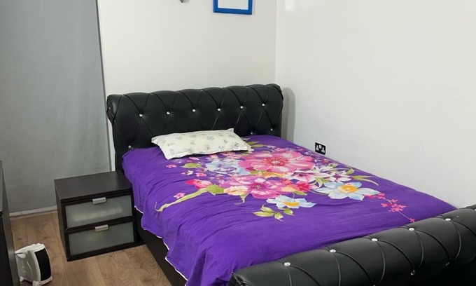 Canary Wharf Apartment | Captivating 1-Bed Apartment in London