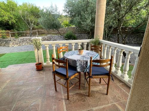 Sauve House | Captivating 2-Bed, 1 bath Cottage, Private Garden & Shared Pool in Sauve