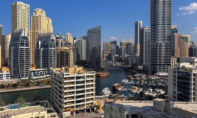 Jabal Ali 2 Apartment | Captivating 2BR in Dubai Marina with Canal Views
