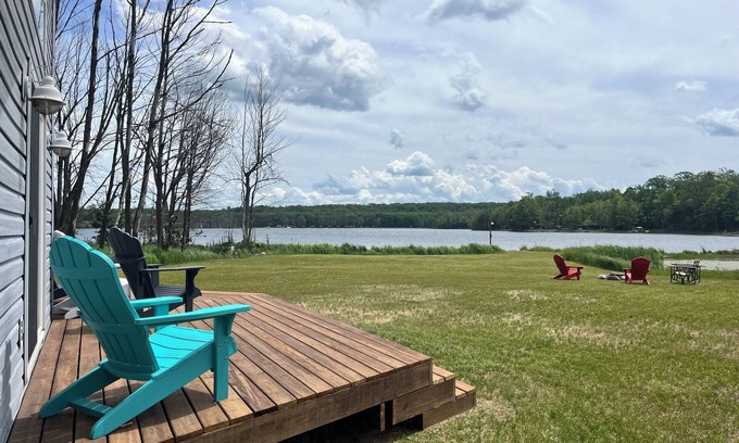 Goodman House | Captivating Lakeside Retreat in Beautiful Northern Wisconsin
