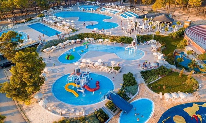 Zaton House | Caravan Park in Nin with Sandy Beach & Pools