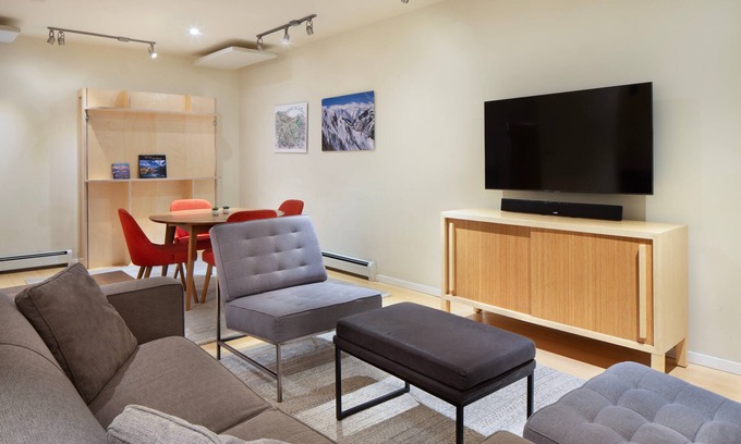 Carbondale Apartment | Carbondale Oasis | Parkside, Spacious, D/T, Modern