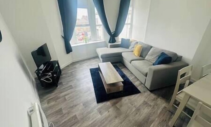 Grangetown Apartment | Cardiff flat no2 outskirts of city centre sleeps six