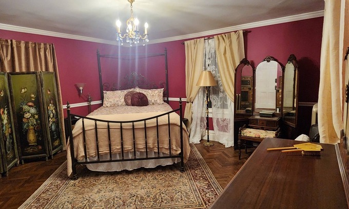 Montgomery House | Cardinal Farm-The Sparrow Room