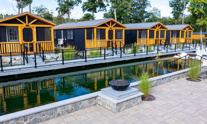 North Sebago Cabin | CARDINAL - RESORT WITH 12 PROPERTIES. NATURAL POND FOR SWIMMING. CAFE ON SITE.