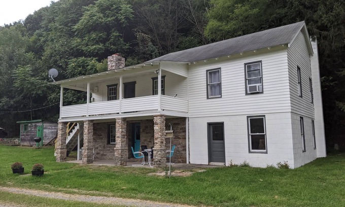 Hopewell House | Caretaker's Cottage: 4 BR Pet Friendly River View