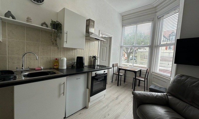 Llandudno Apartment | Carmen Sylva Llandudno G floor studio apartment