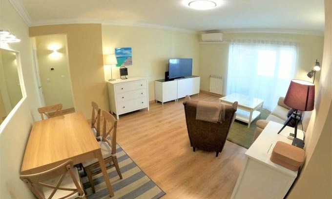 Linda-a-Velha Apartment | Carnaxide, modern 1 bedroom apartment w/balcony in Carnaxide, Oeiras, Lisbon