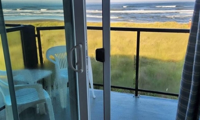 Ocean Shores House | Caroline #4 - Welcome to the Beach