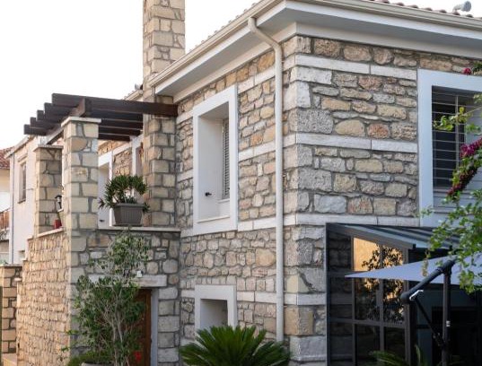 Velon Villa | Carpe Diem Corinthian Suites 2