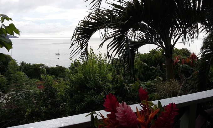 Castara Apartment | Carpe Diem Villa-Studio-Sunset 2-Sleeps 2/3-Amazing sea view even from the bed