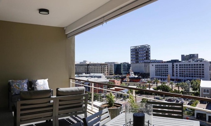 Victoria and Alfred Waterfront Apartment | Carradale 603