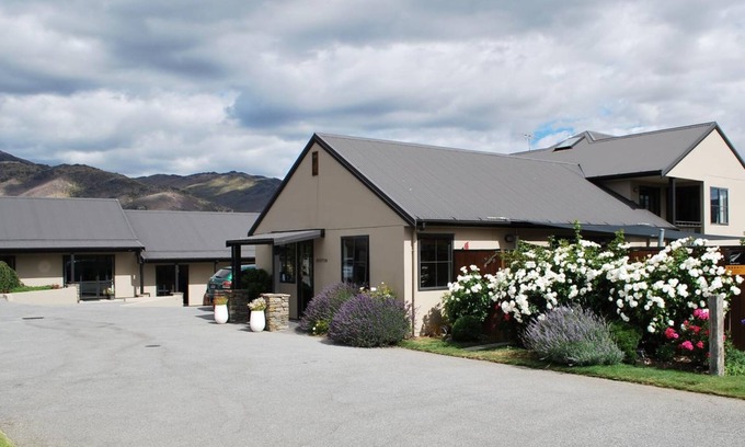 Lowburn Hotel | Carrick Lodge Motel