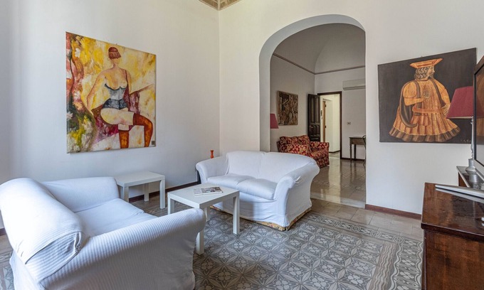 Ruggero Settimo Apartment | Casa Albanese con affreschi by Wonderful Italy