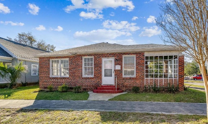 Old East Hill House | Casa Alcaniz