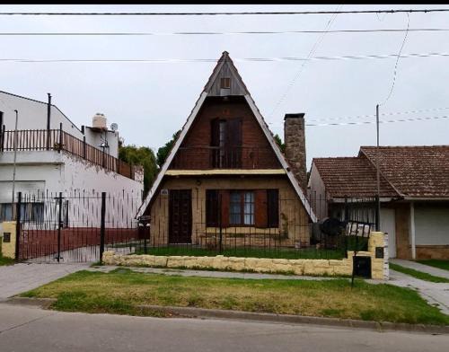 Las Colinas de Peralta Ramos House | Casa alpino cerca del mar!