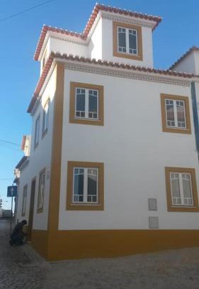 Ericeira Apartment | Casa Amarela - Ericeira center by the beach