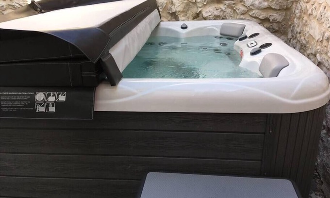 Plisac House | Casa Antea ★ 3 BR with Jacuzzi,Terrace & Parking ★