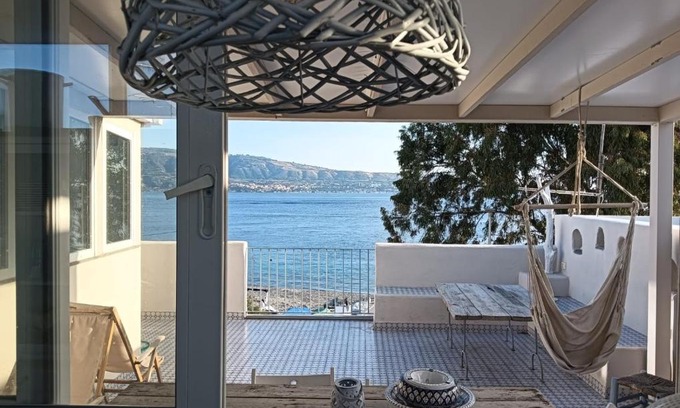 Torre di Faro House | Casa Balena