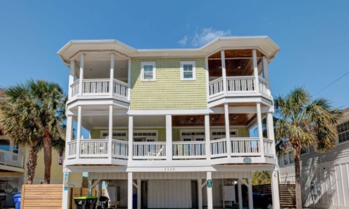 Wilmington Beach House | Casa Bella - oceanview, just steps to the beach