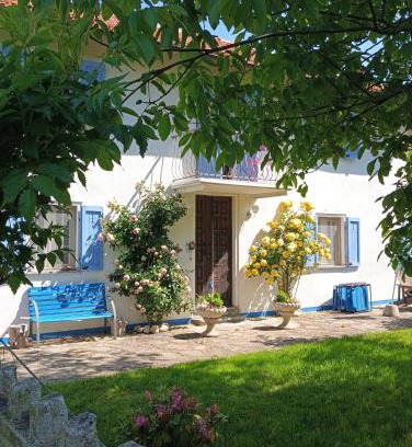 Niella Belbo House | Casa Bianca Azzurra con piscina