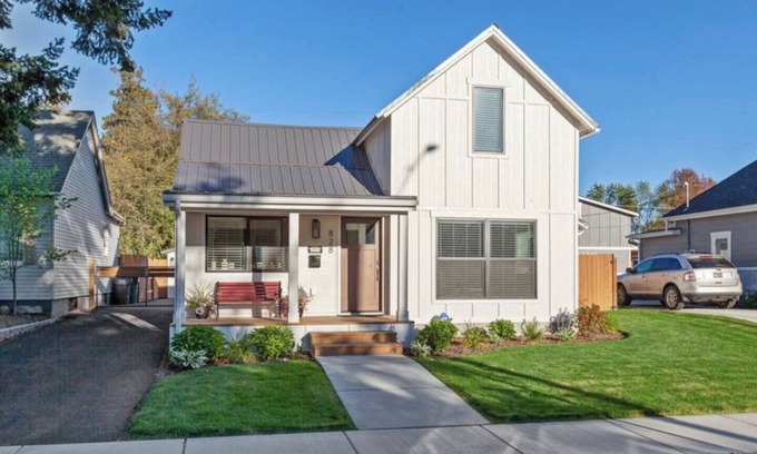 Garden District House | Casa Blanca - walking distance to Midtown!