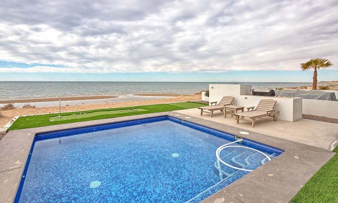 La Deportiva House | Casa Bonita Beachfront Bliss: Oceanfront Home, Golf Course
