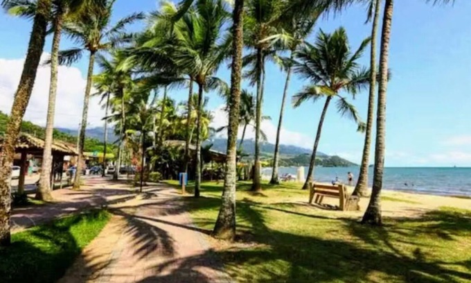 Morro da Cruz House | Casa Brisa e Vista MAR right in the center of Ilhabela, on Perequê beach!