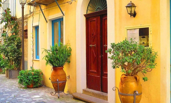 Lipari Historic Centre House | Casa Bruno A: A welcoming two-story apartment located in Lipari, in the fascinating archipelago of the Eolian Islands, with Free WI-FI.