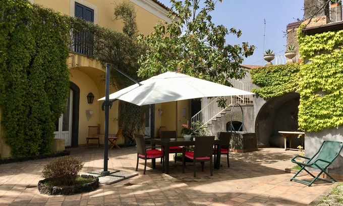 Viagrande Villa | Casa Camelia, a beautiful Sicilian-style farmhouse