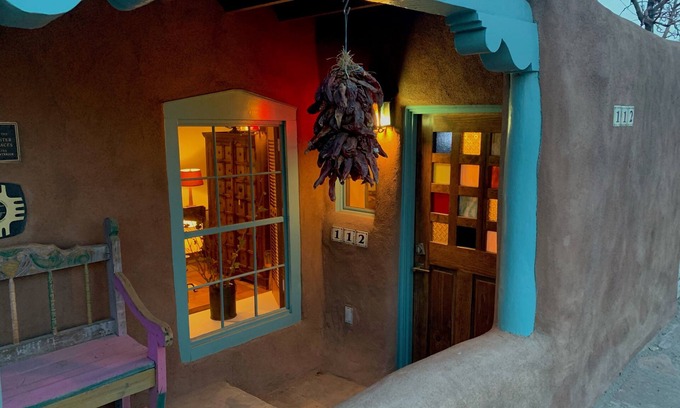 Taos House | Casa Carlos Authentic Historic Adobe -Walk to Plaza -Hot Tub- Mini Split A/C
