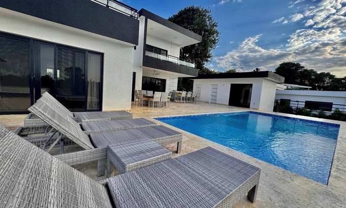 La Mulata Villa | CASA COCO-MODERNO Superior 4 Master @ Casa Linda