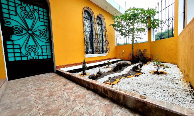 Mazatenango House | Casa Completa con A/C- Parqueos Gratis - 7 min. Plaza Americas- Mazatenango.