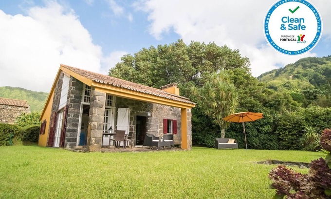Ponta Delgada House | Casa da Lagoa by Green Vacations