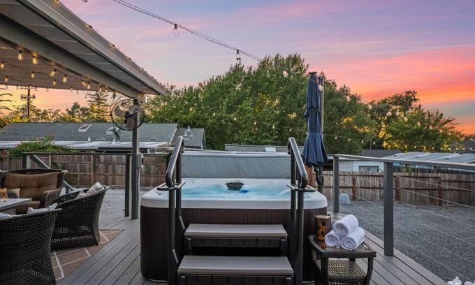 Windsor House | Casa de la Esperanza: 1890s Historic Gem - 6BD/4BA