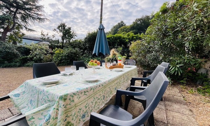 Avrille House | Casa de la Haye : Gîte for 8 people in Avrille