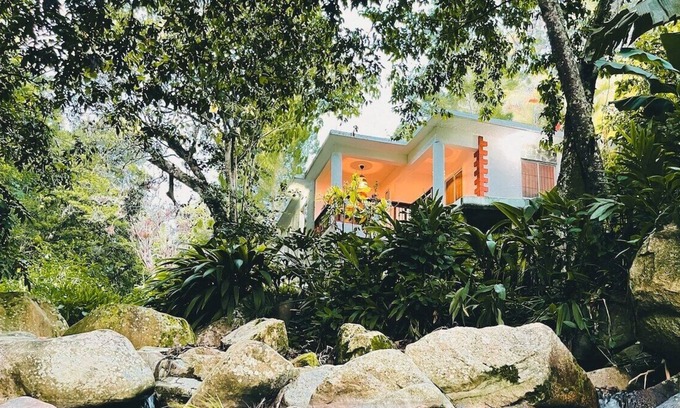 Paso Bajito Cottage | Casa del Arroyo · Rustic Creek House + Fireplace + BBQ