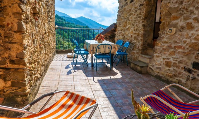 Ceriana House | Casa del Pittore by Interhome