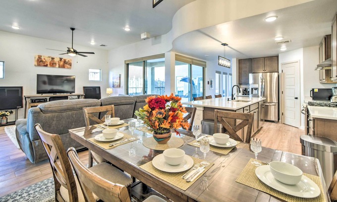 Santa Fe House | Casa Desert Rose' Home w/ Mtn-Views & Hot Tub