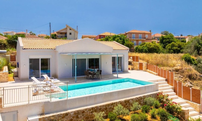Lakithra Villa | Casa di Pietra - Two Bedroom Villa, Sleeps 4
