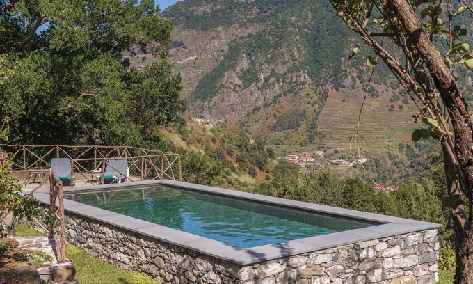 Sao Vicente Cottage | Casa do Lanço - Tinta Negra, wine and laurissilva.