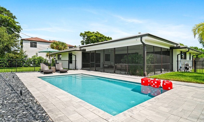 Palm Beach - West Palm Beach House | Casa en el Lago - Private Pool, Mins to DT + Beach