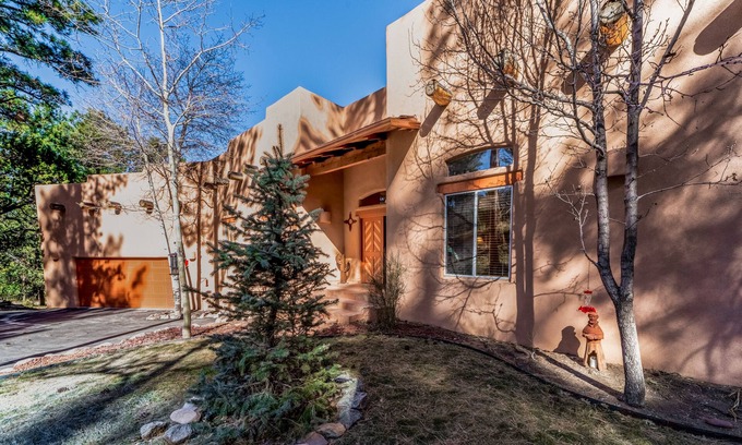 Alto Cabin | Casa Escondida | Pet Friendly, Hot Tub, Views